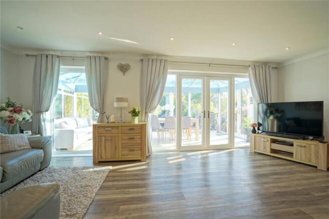 4 bed Bungalow for sale Image 8