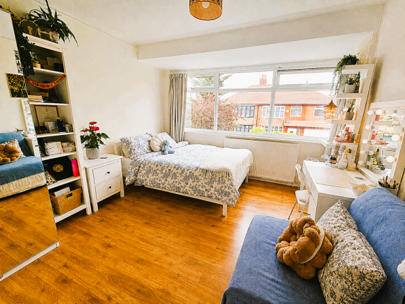 5 bed Semi-Detached for sale Image 11