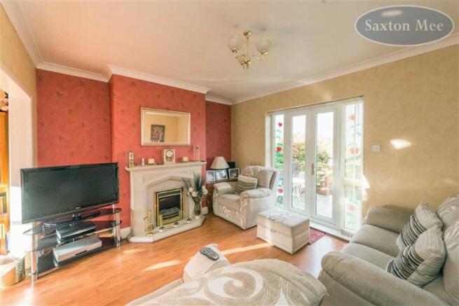 WELL PROPORTIONED THROUGH LOUNGE