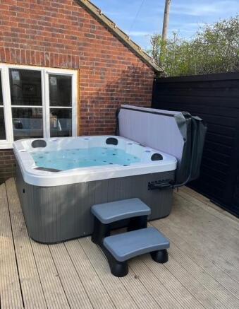 Hot Tub Acorn.jpg