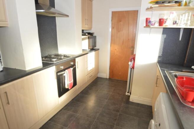 4 bed Terraced to rent Image 6