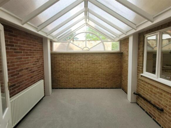 3 bed House to rent Image 4