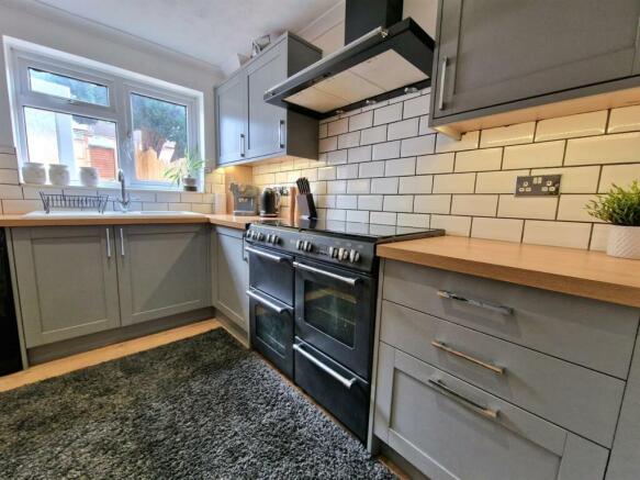 Kitchen 2.jpg