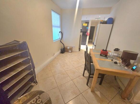 1 bed House Share to rent Image 4