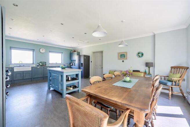 Kitchen/Dining Room