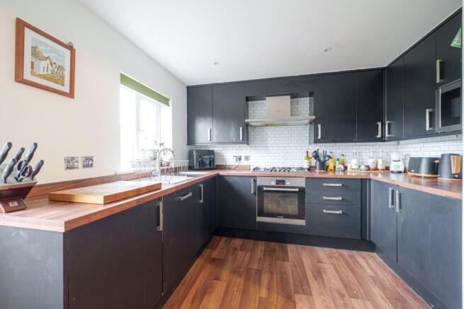 3 bed Town House to rent Image 6