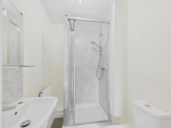 Ensuite shower room.jpg