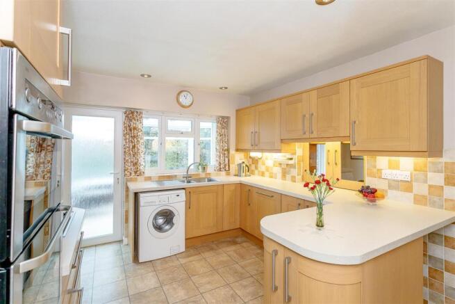 8368109-interior14.jpg