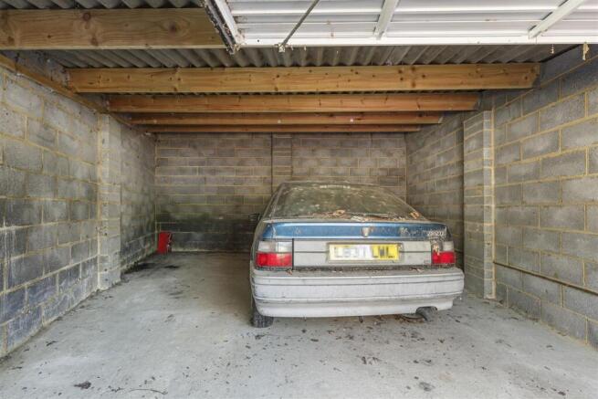 James_anderson-garage_2__25_lytton_grove___3_.JPG