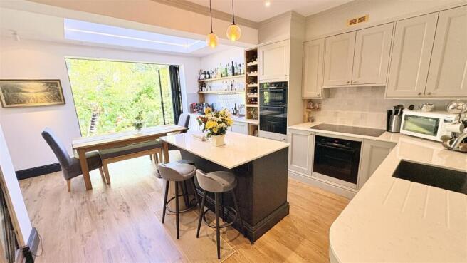 Open Plan Kitchen, Dining and Living Area