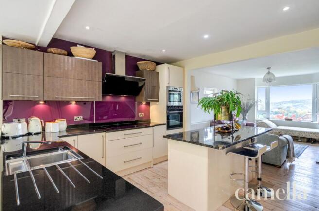 OPEN PLAN KITCHEN, DINING & LIVING ROOM