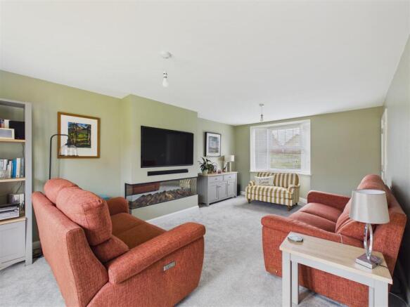 4 bed Detached for sale Image 6