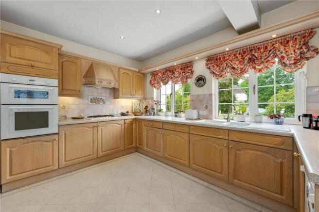 Kitchen/B'fast Room
