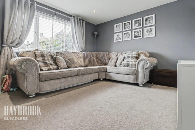 4 bed Semi-Detached for sale Image 11