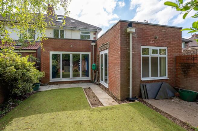 4 bed Semi-Detached for sale Image 5