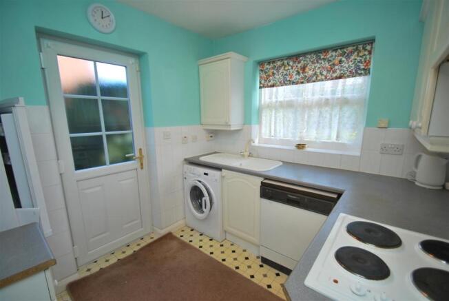 6 Sherwood Grove - Kitchen 2.JPG