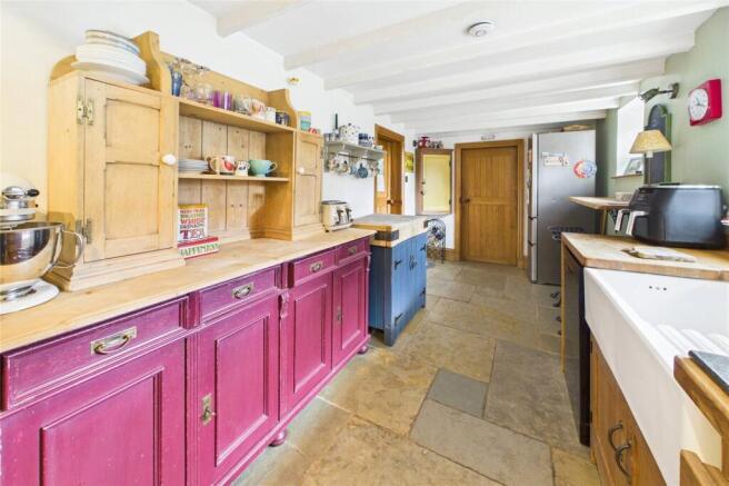 4 bed Semi-Detached for sale Image 8
