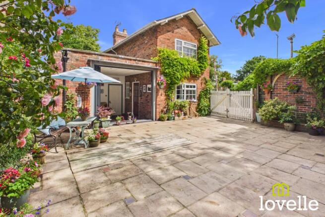 3 bed Detached for sale Image 2