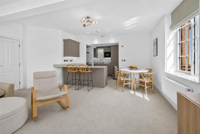 2 bed Apartment for sale Image 4