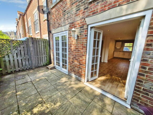4 bed Town House for sale Image 6