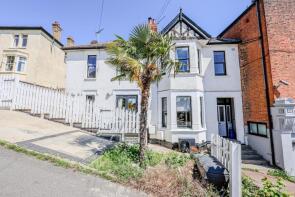 Flat 1, 1, Leigh Park Road, Leigh-on-sea SS9 2DU