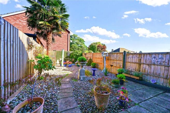 Harebell Close, Hartley Wintney, Hook, RG27 photo 4