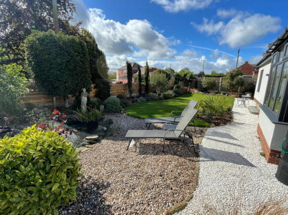 4 bed Detached Bungalow for sale Image 5