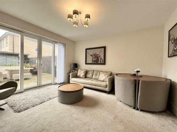 Lounge/Dining Room