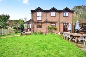 Three Cliffs, Cliff Hill, Maidstone ME17 4NQ