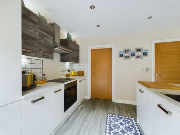 KITCHEN/DINING ROOM