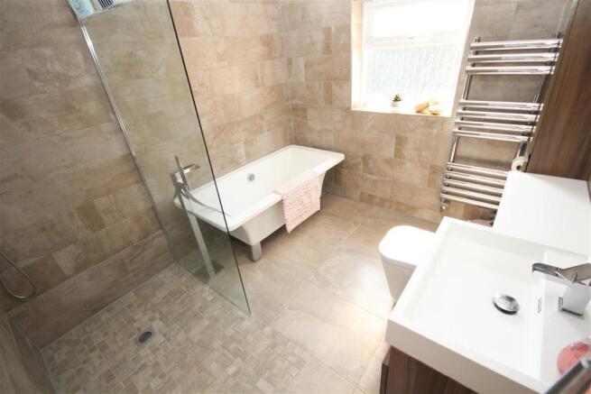 bathroom 1 .jpg