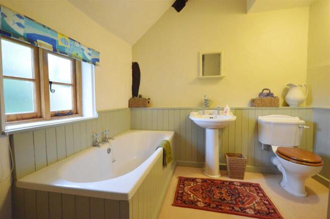 FAMILY BATHROOM