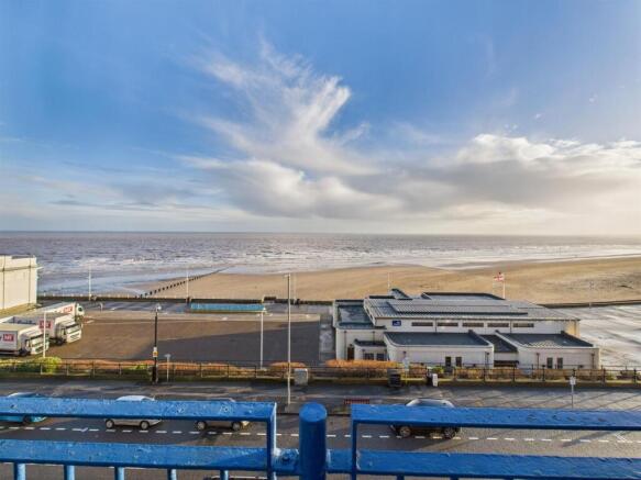 2 bed Flat for sale Image 11