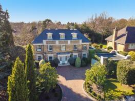 4, Manor House Drive, Hersham, Walton-on-thames KT12 5DF