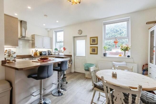 4 bed Terraced for sale Image 8