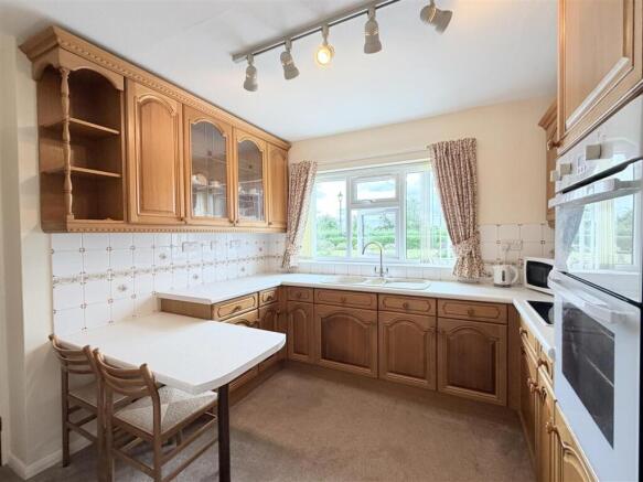 2 bed Detached Bungalow for sale Image 4