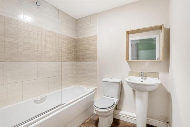 2 bed Apartment to rent Image 5