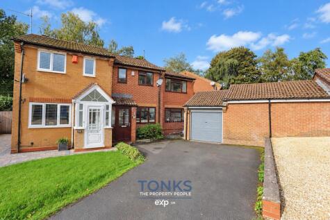 Sandringham Road, Halesowen, B62 8TJ