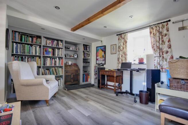 4 bed Detached for sale Image 9