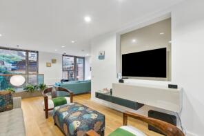 7, Peacock Place, London N1 1YG