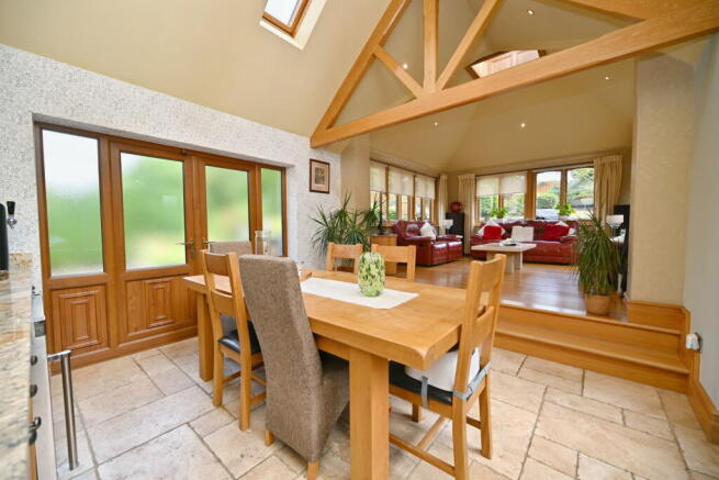 5 bed Detached for sale Image 4
