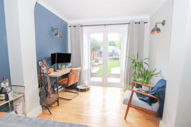 EXTENDED DINING ROOM / FAMILY ROOM