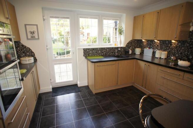 KITCHEN/BREAKFAST RO