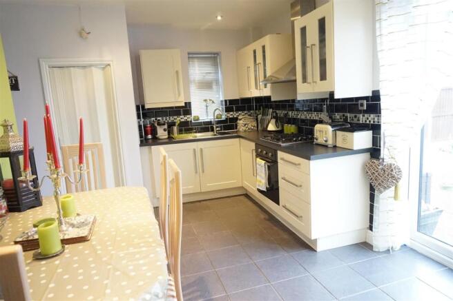 FITTED KITCHEN / DIN