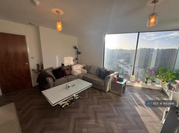 2 bed Flat to rent Image 4