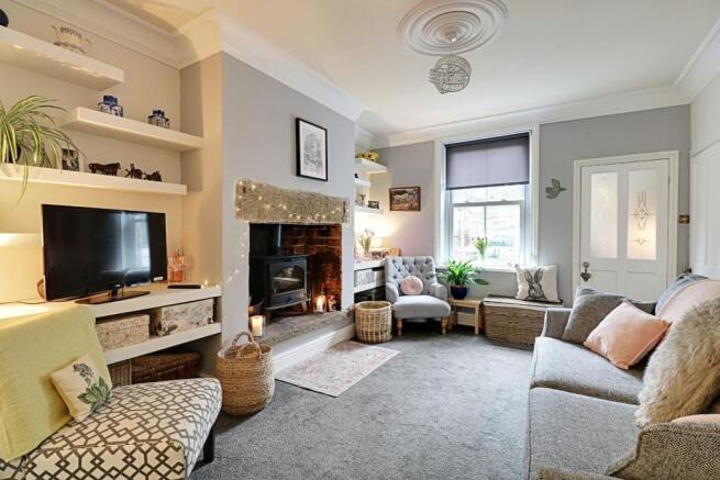 Living Room (2).jpg