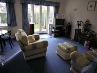 LOUNGE: