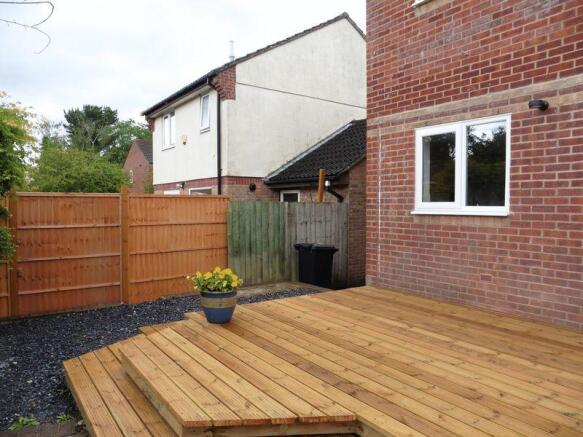 REAR GARDEN DE...