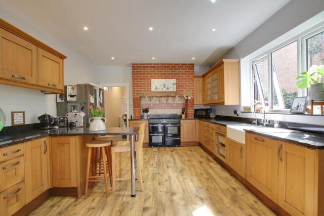 KITCHEN BREAKFAST ROOM