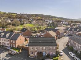 19, Heol Gruffydd, Rhydyfelin, Pontypridd CF37 5PJ